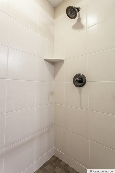 Large Tile Shower w/ Built-in Shelf