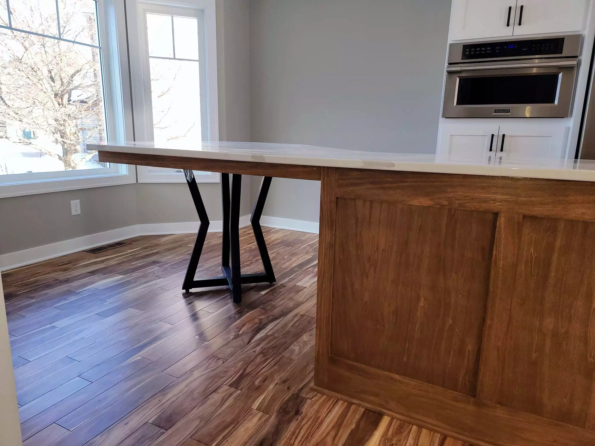 Center Island w/ built-in table top