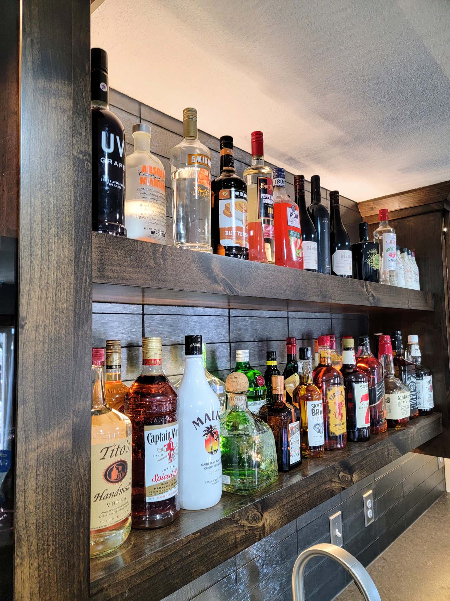 Double liquor shelf with accent lighting