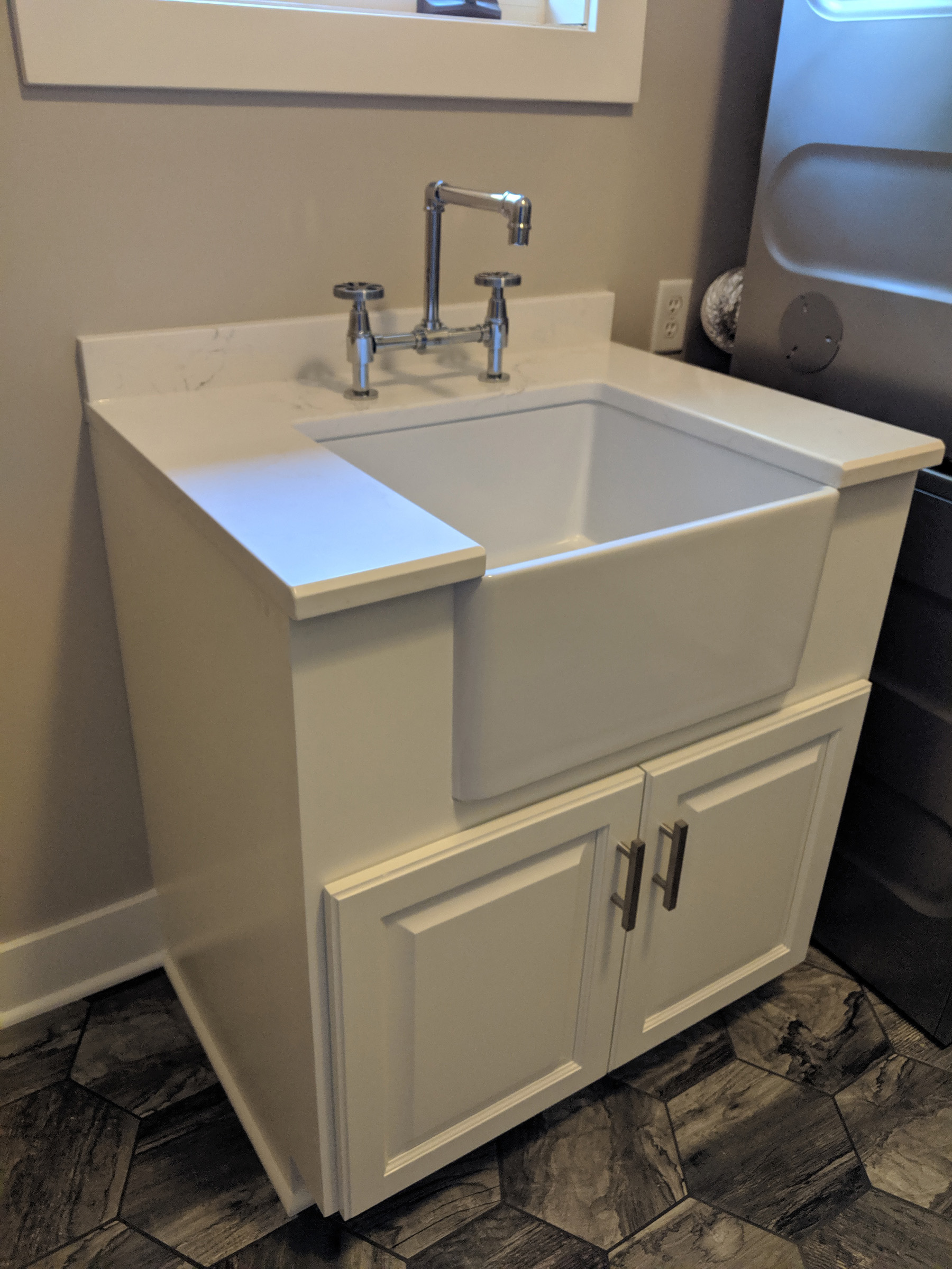 Apron style utility sink