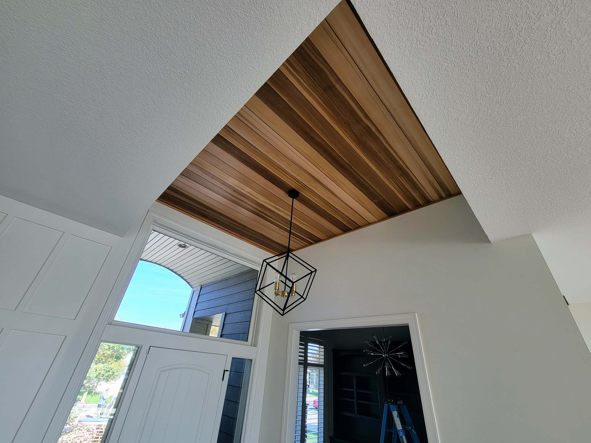 Foyer wood ceiling for modern rustic style