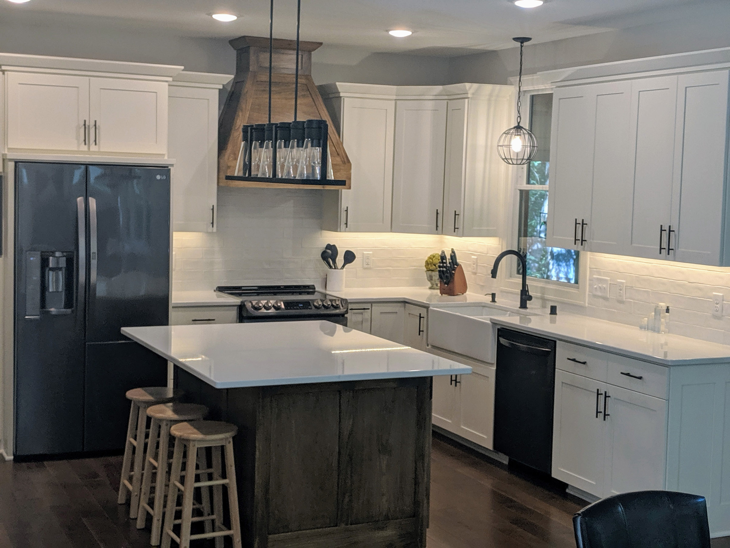 Subway tile and under cabinet lighting