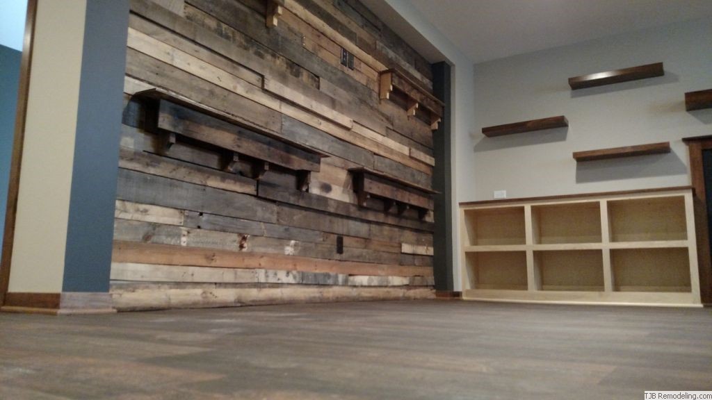Reclaimed pallet wall