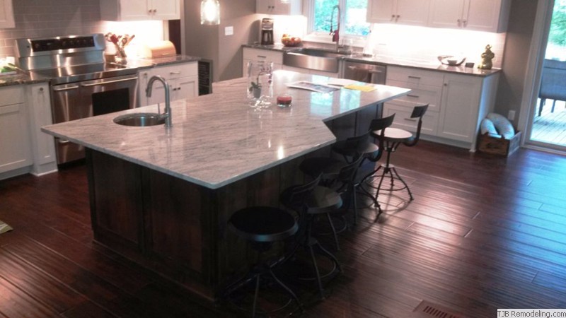 Center Island w/ Location for 10 Stools