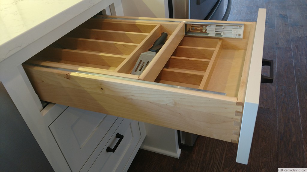 Multi-level utensil drawer